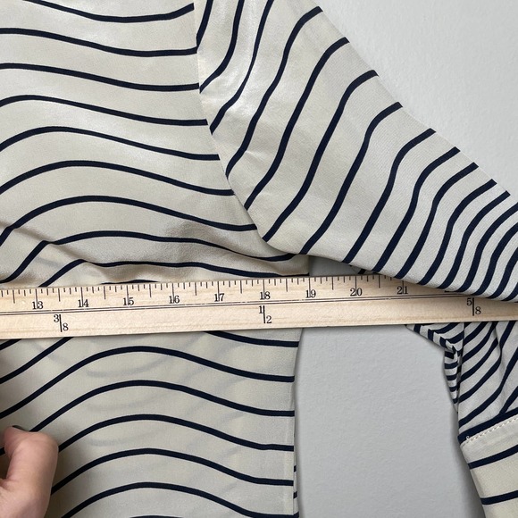 Tory Burch Silk Iriana Pretty Stripped Blouse V-Neck 3/4 Sleeve Blue Cream 6 - Picture 7 of 8